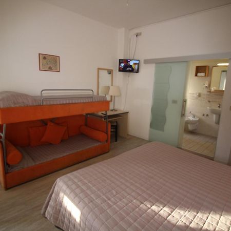 Hotel Firenze Каорле Экстерьер фото