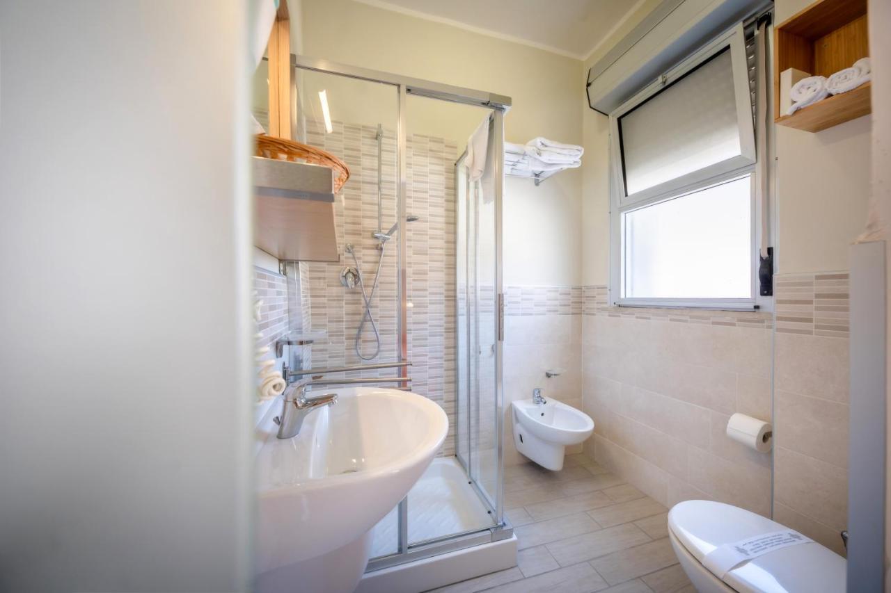 Hotel Firenze Каорле Экстерьер фото