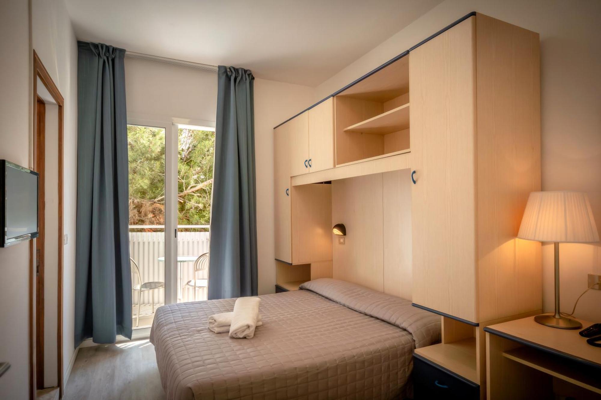 Hotel Firenze Каорле Экстерьер фото