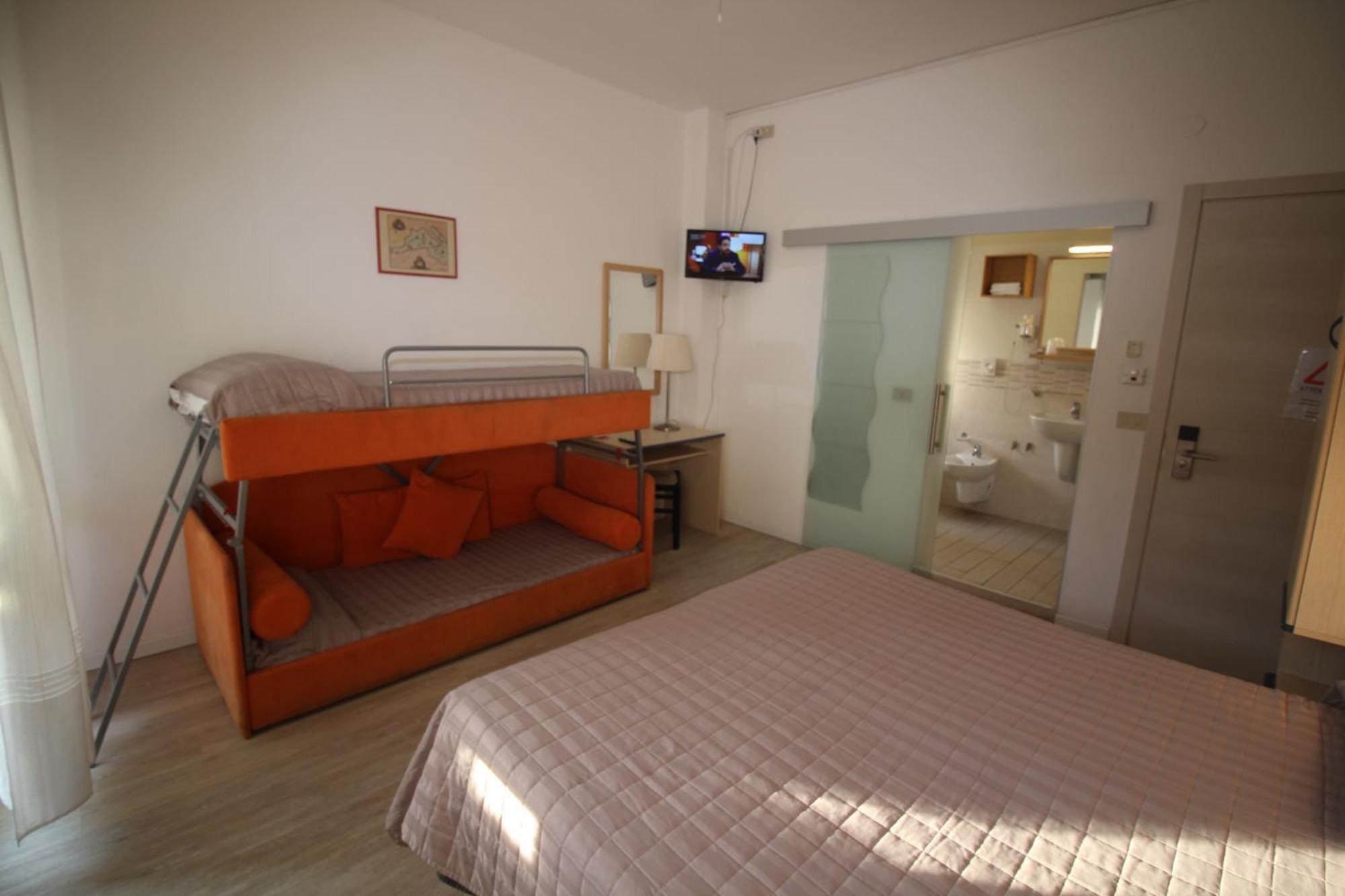 Hotel Firenze Каорле Экстерьер фото