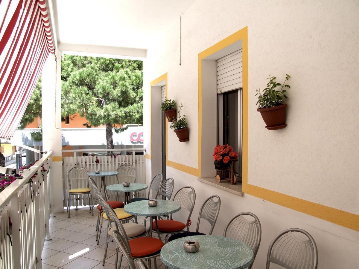 Hotel Firenze Каорле Экстерьер фото