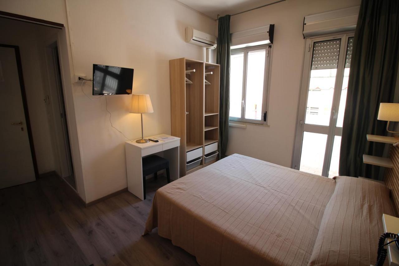 Hotel Firenze Каорле Экстерьер фото